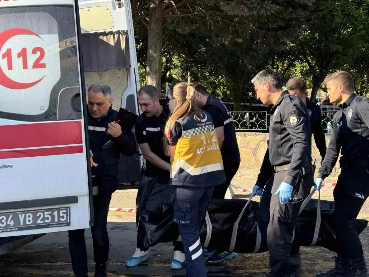 Kağıthane'de Minibüs Yayalara Daldı: 1 Ölü, 4 Yaralı