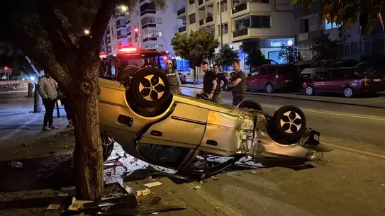 İzmir'de Takla Atan Araçta Sürücü Yaralandı