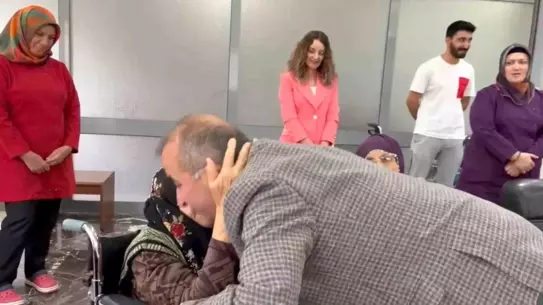 Vali Hatipoğlu'ndan Duygu Dolu Anneler Günü Ziyareti