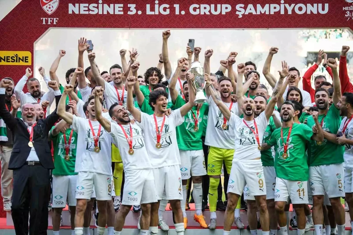 Bursaspor'da 8 Oyuncunun Sözleşmesi Sona Erdi