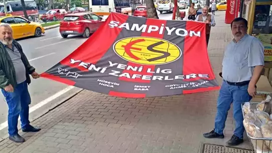 Esnaf, Eskişehirspor İçin Dev Bayrak Yaptırdı