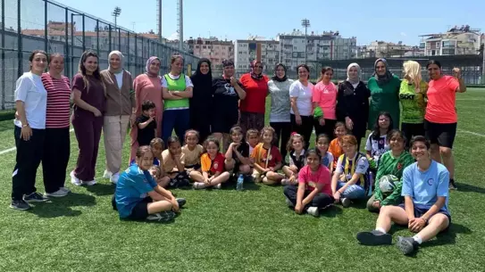 Anneler Futbol Oynadı