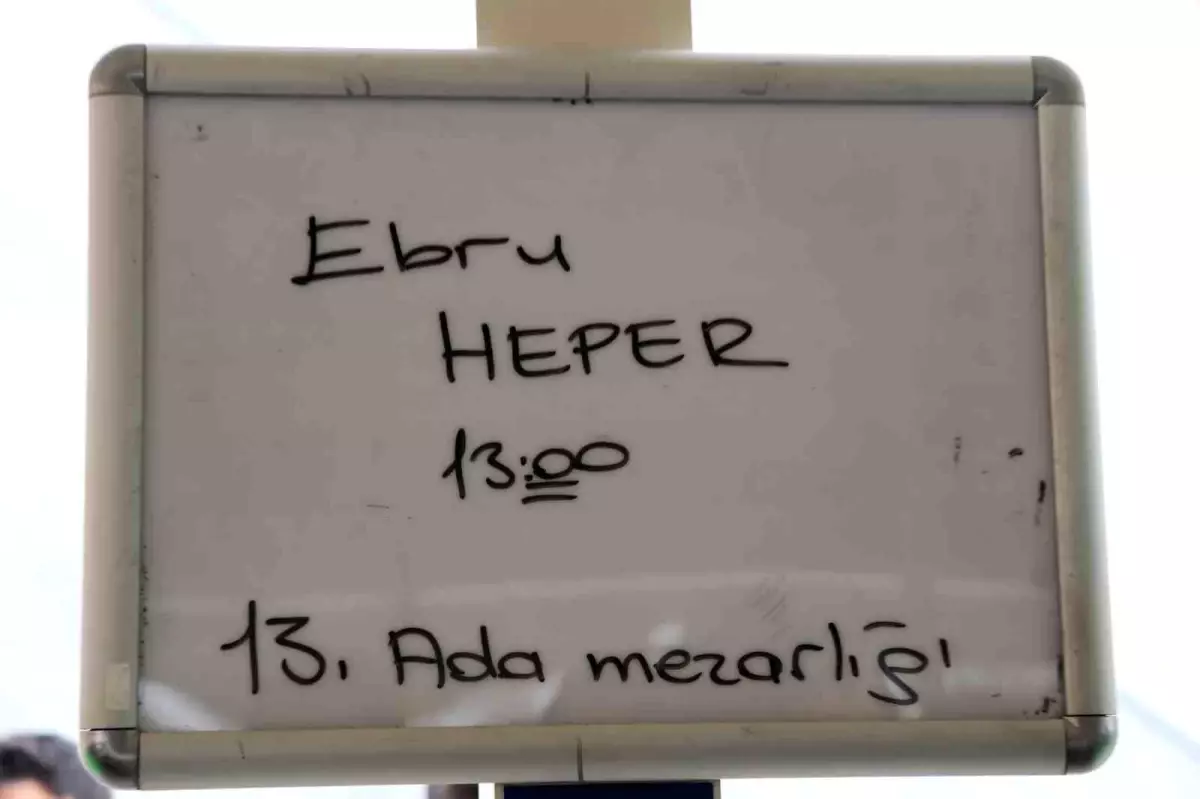 Metrobüs Kazasında Hayatını Kaybeden Ebru Heper Son Yolculuğuna Uğurlandı