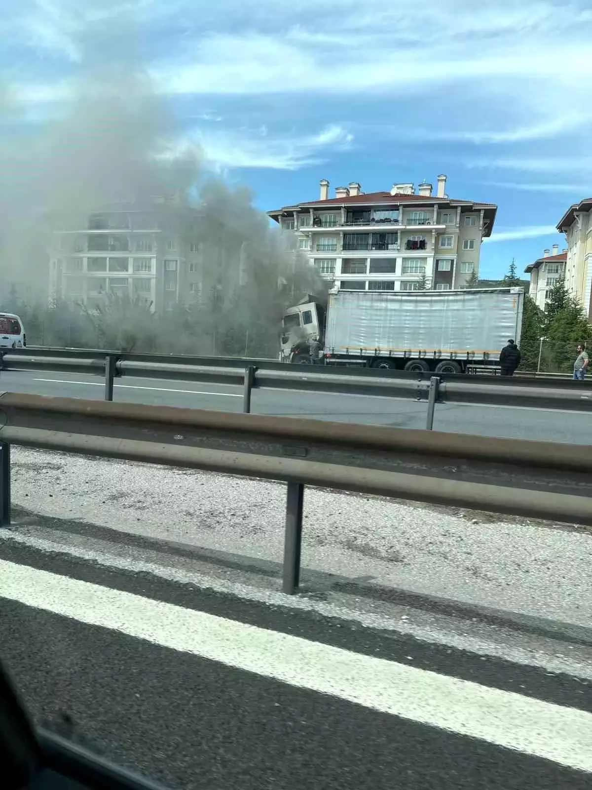 Kocaeli'de Tır Yangını Kontrol Altına Alındı
