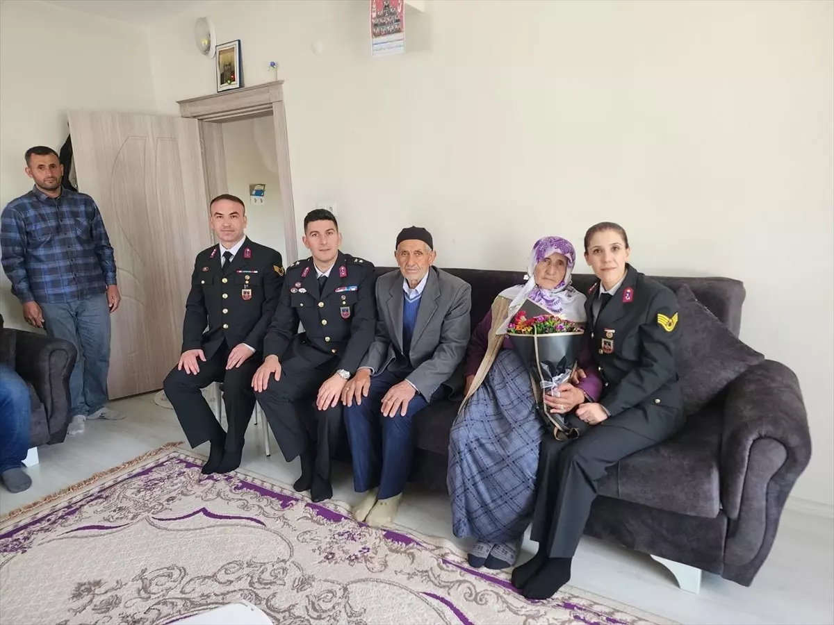 Bitlis'te jandarma ekiplerinden şehit annelerine ziyaret