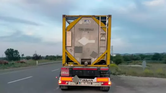 TIR'a Çarpan Motosiklet Sürücüsü Ağır Yaralandı
