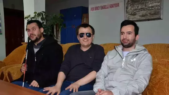 Bafra'da Görme Engelliler Bankalarda Sorun Yaşıyor