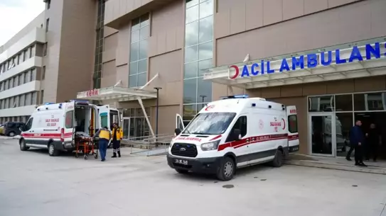 Erzincan'da Traktör Devrildi: Sürücü Hayatını Kaybetti