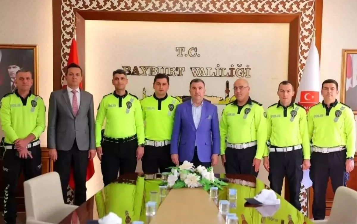 Bayburt'ta Trafik Polislerine Başarı Belgesi