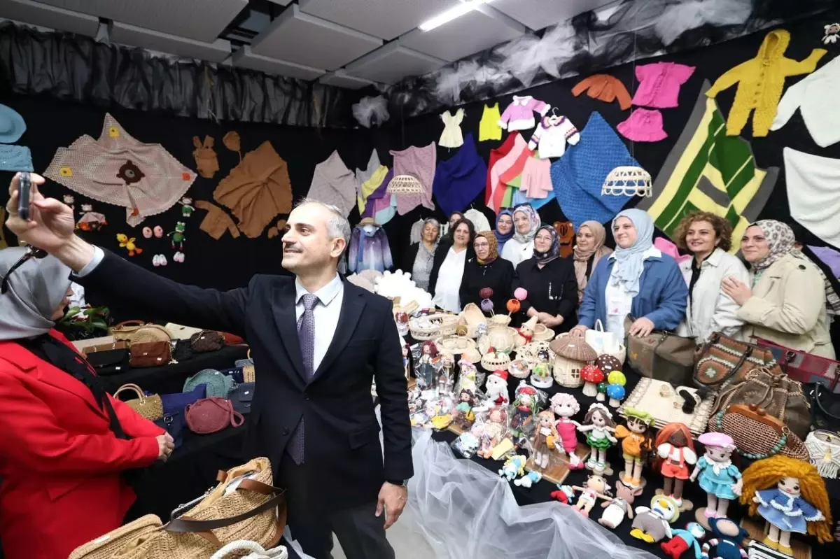 Çayırova'da Kadınların El Emeği Sergilendi
