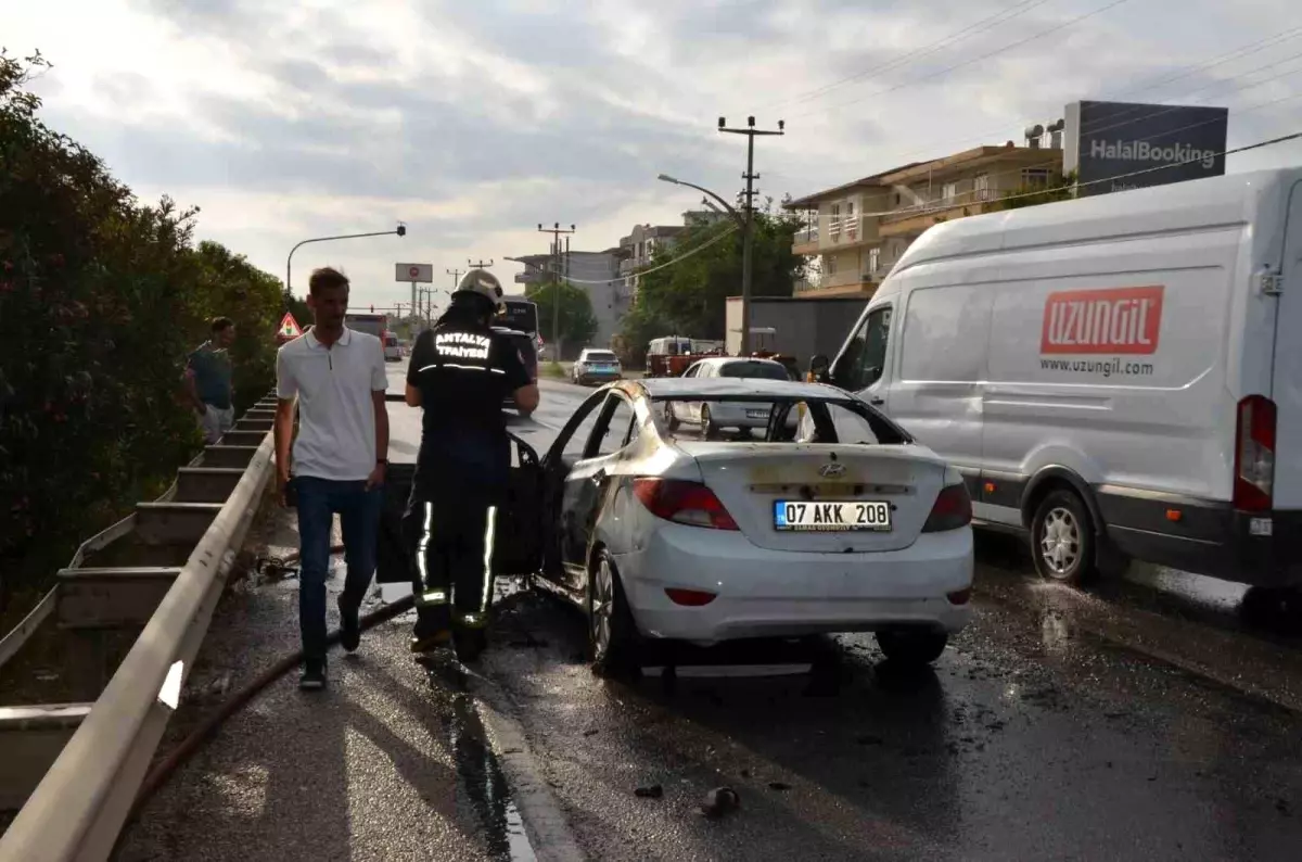 Antalya'da Araç Yangını