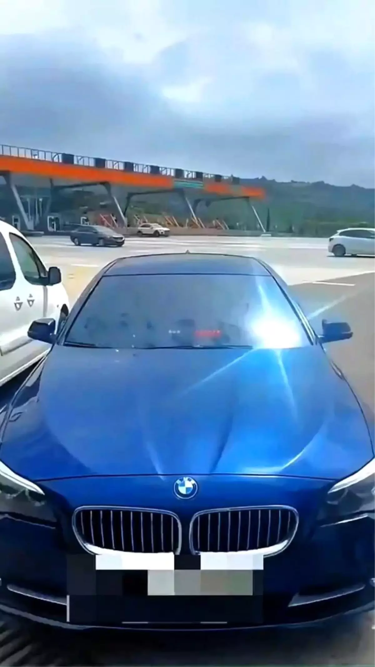 Lüks Araçta Çakar ve Siren Tespit Edildi