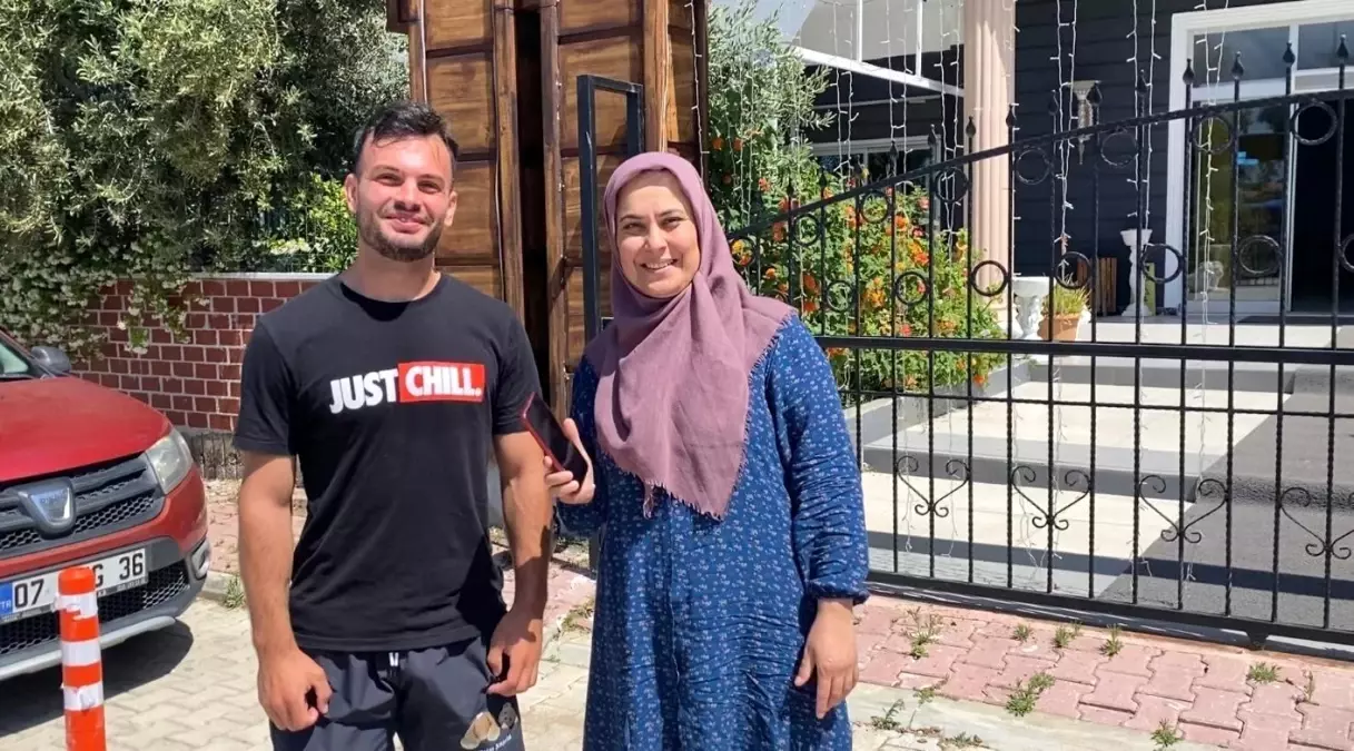 Moldovyalı Turist, Bulduğu Telefonu Sahibine Teslim Etti