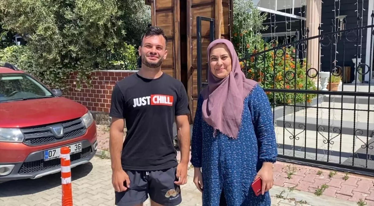 Moldovalı Turist Bulduğu Telefonu Sahibine Teslim Etti