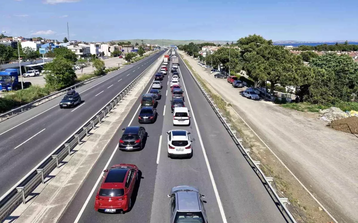 İstanbul Dönüşü Yoğun Trafik Oluşturdu