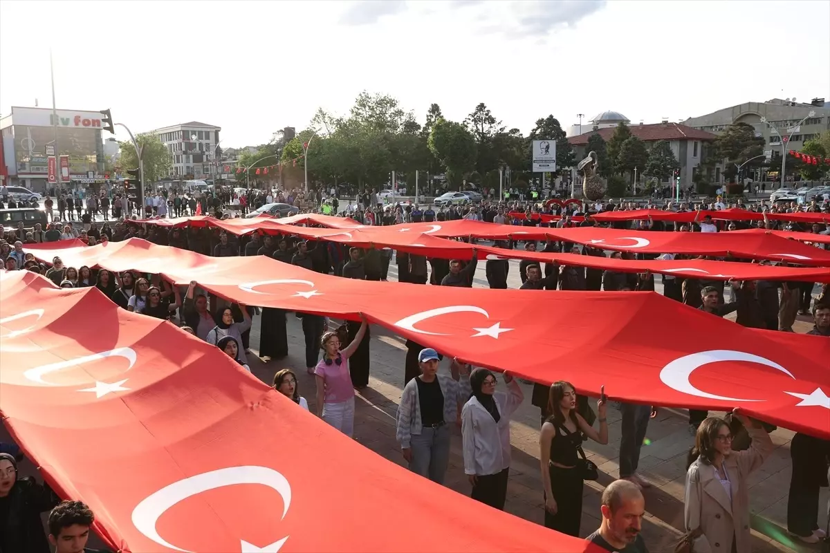 19 Mayıs'ta Erzurum ve Erzincan'da Coşkulu Kutlama
