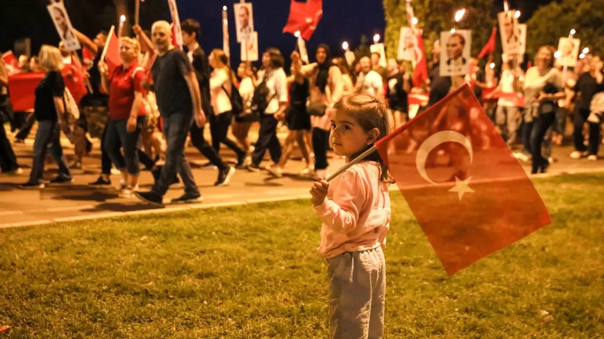 Antalya'da Fener Alayı Coşkusuyla 19 Mayıs Kutlandı