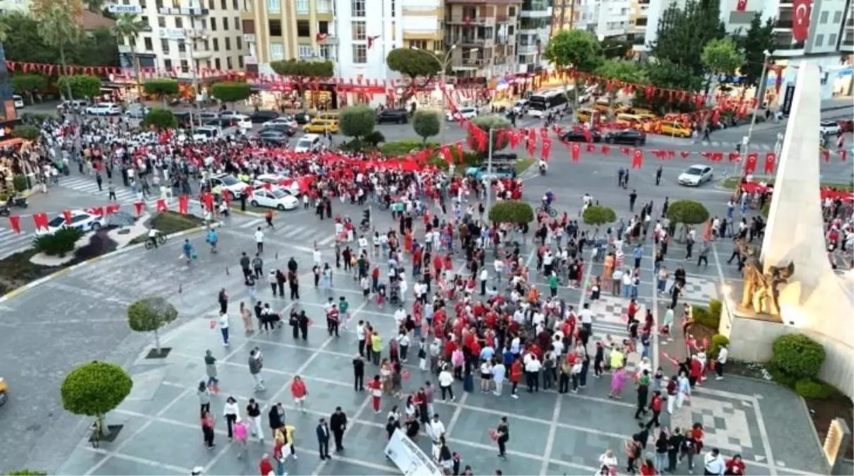 Alanya'da 19 Mayıs Coşkusu: Fener Alayı ve Gökhan Özen Konseri