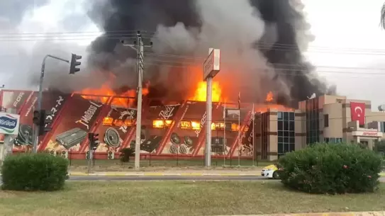 Mersin'de Fabrikada Yangın Çıktı