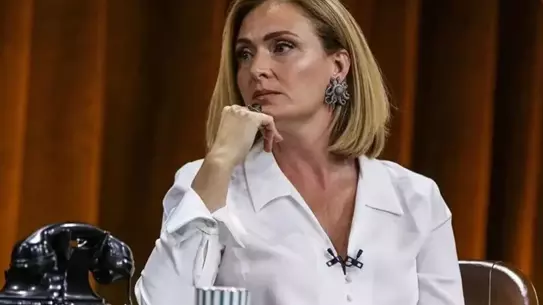 Gözlerden uzaky aşk yaşayan Ceyda Düvenci'den sürpriz kutlama