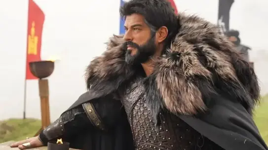 Burak Özçivit aşka geldi! Fahriye Evcen ile romantik paylaşım