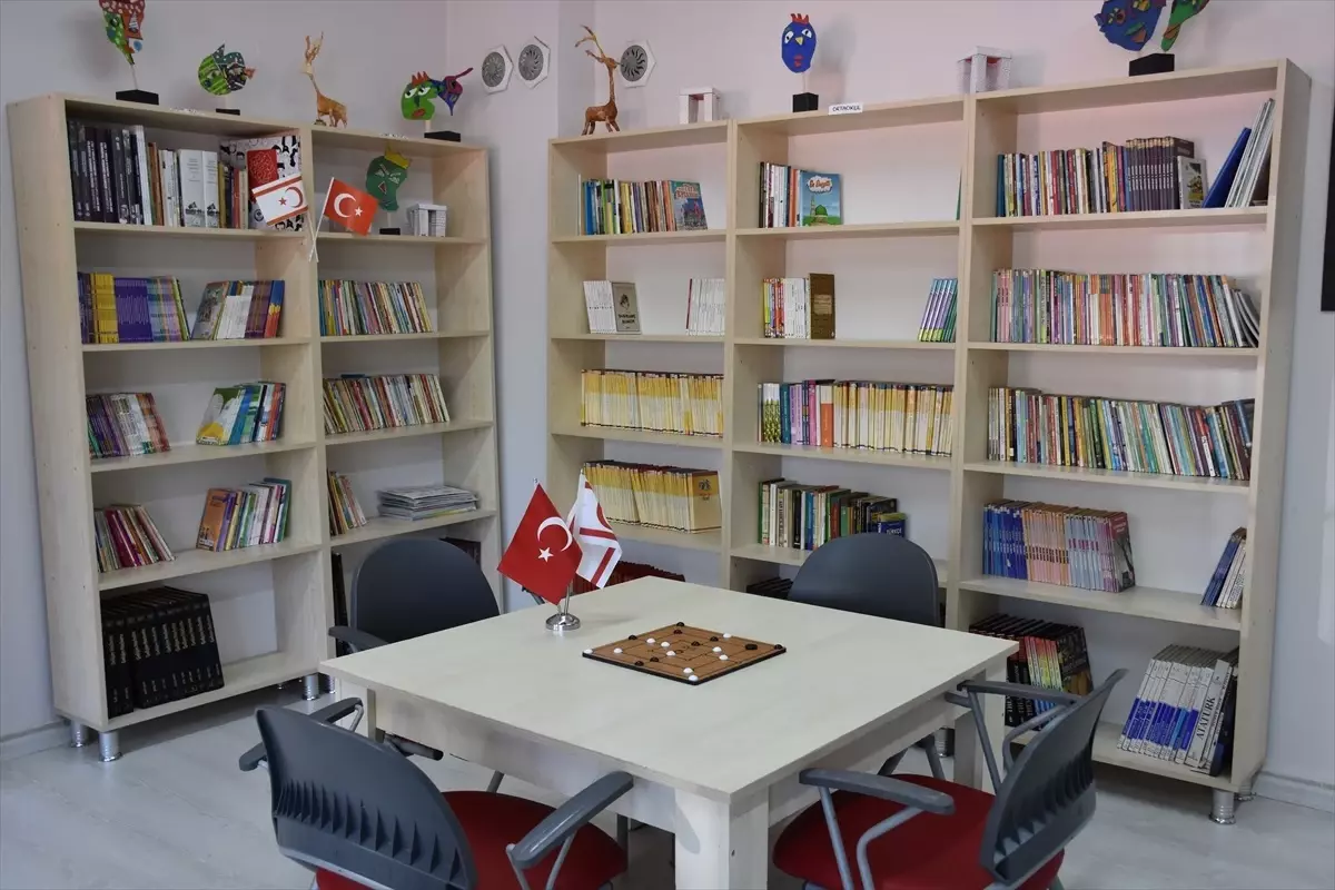 Depremde Kaybedilenler İçin Kütüphane Açıldı