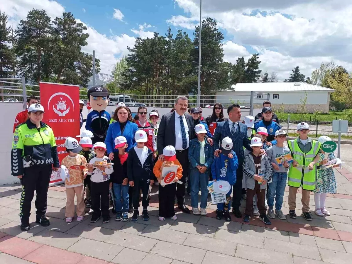 Erzurum'da Devlet Korumasındaki Çocuklara Trafik Eğitimi Düzenlendi