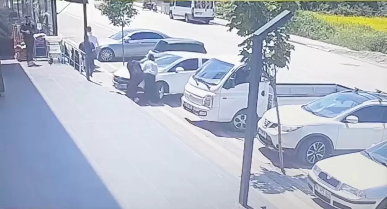 Otomobilin altında kalan öğrenci ağır yaralandı