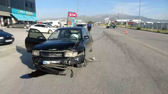 Malatya'da Trafik Kazası: Yaralı ve Kaçan Sürücü