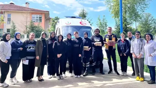 Öğrencilerden Sağlık Çalışanlarına Ziyaret