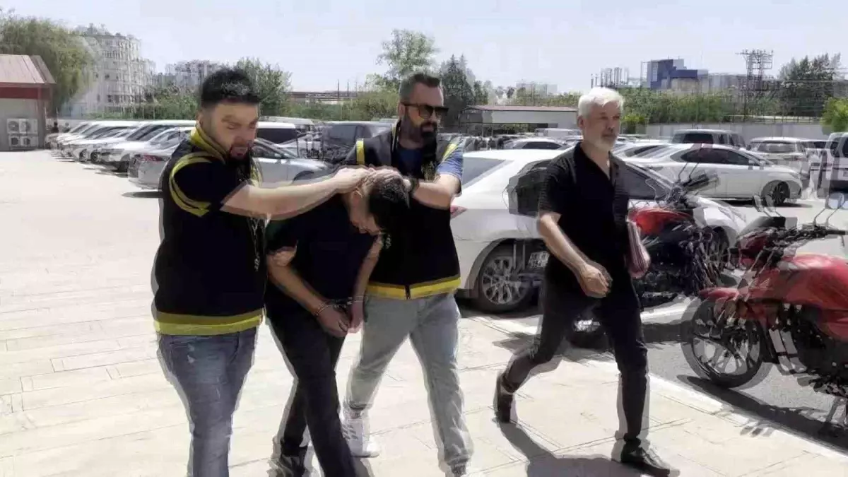 Adana'da Mezarlıkta Hırsızlık Kovalaması