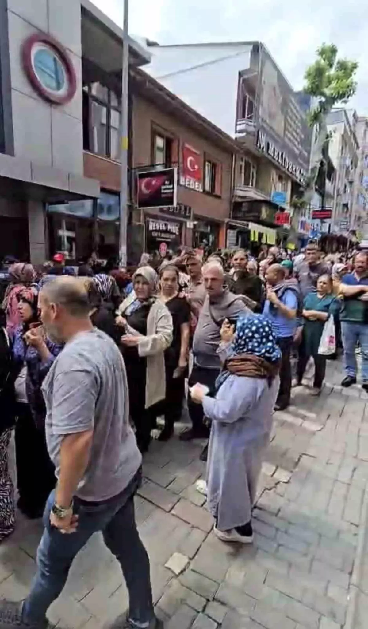 Karacabey'de Çekiliş İzdihamı