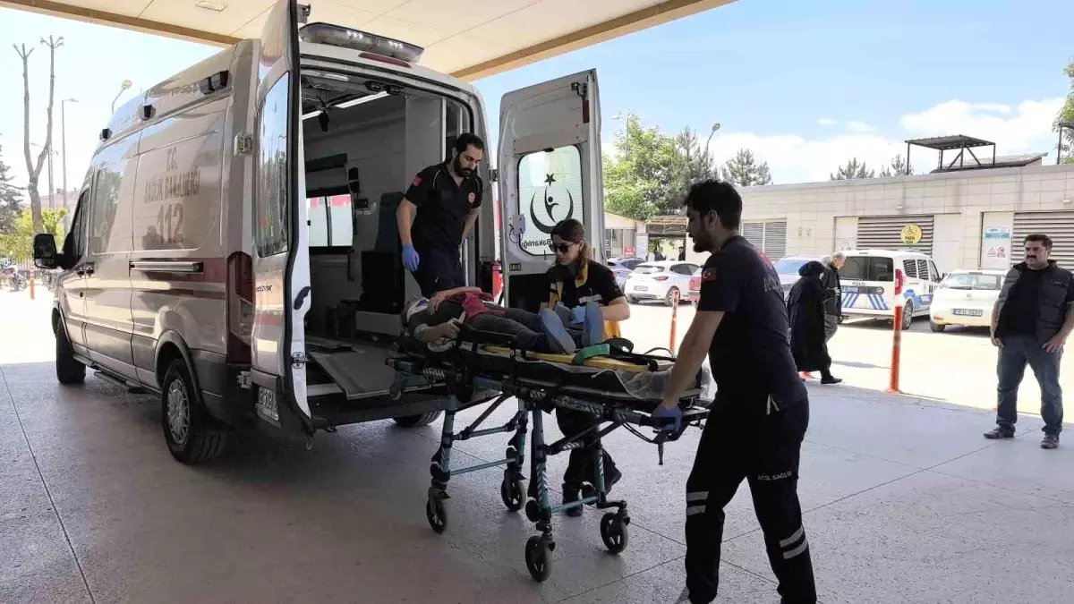 İnegöl'de Çatıdan Düşen Kadın Yaralandı