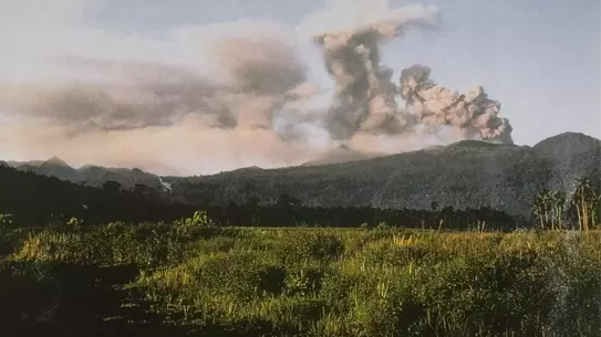 Dukono Yanardağı'nda Patlama