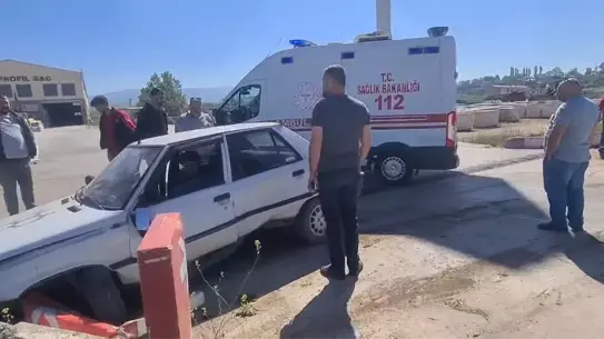 Suluova'da Otomobil Kazası: Sürücü Yaralandı