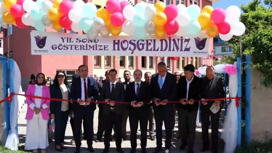 Oltu Lisesi'nde Yılsonu Sergisi