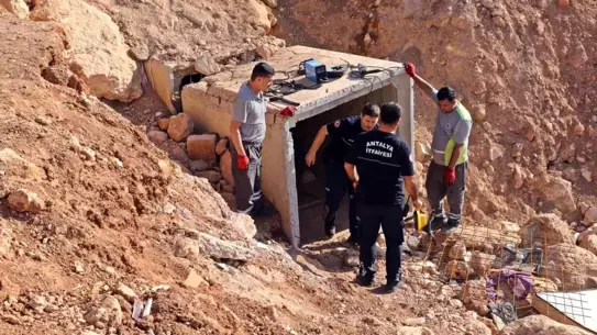 Antalya'da Drenaj Tüneline Giren 21 Çocuk Alarm Yarattı