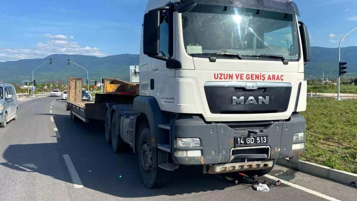 Bolu'da Bisikletli Genç Tırın Çarpmasıyla Ağır Yaralandı