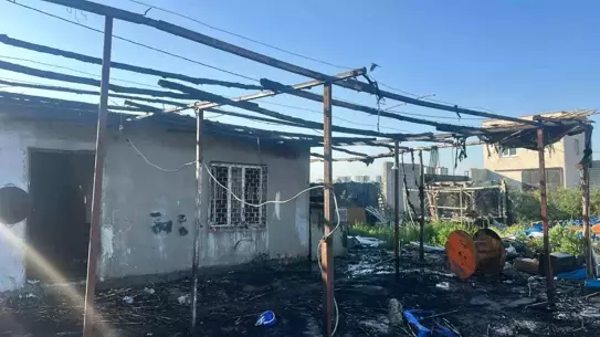 Mersin Tarsus'ta Bahçe Evinde Yangın Çıktı