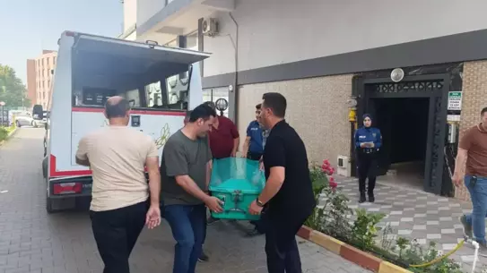 Emekli hekim evinde ölü bulundu