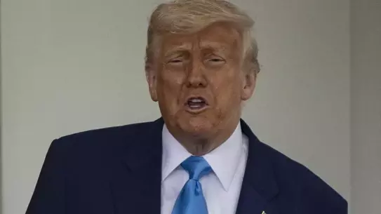 Gazetecinin sorusu Trump'ı küplere bindirdi: Defol git