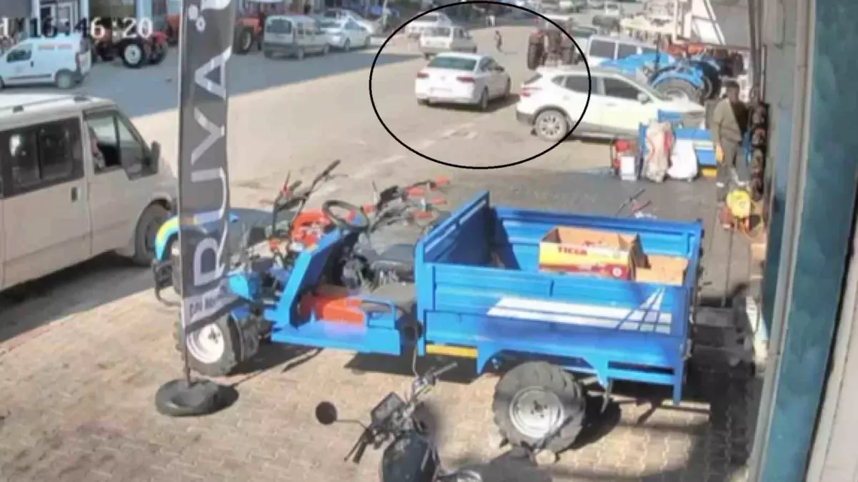 Hatay'da Çocuğa Otomobil Çarptı
