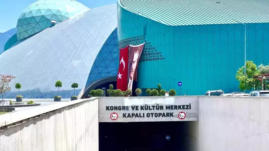 Denizli Büyükşehir Belediyesi'nin İsim Değişikliği Tabelası Geri Asılmadı
