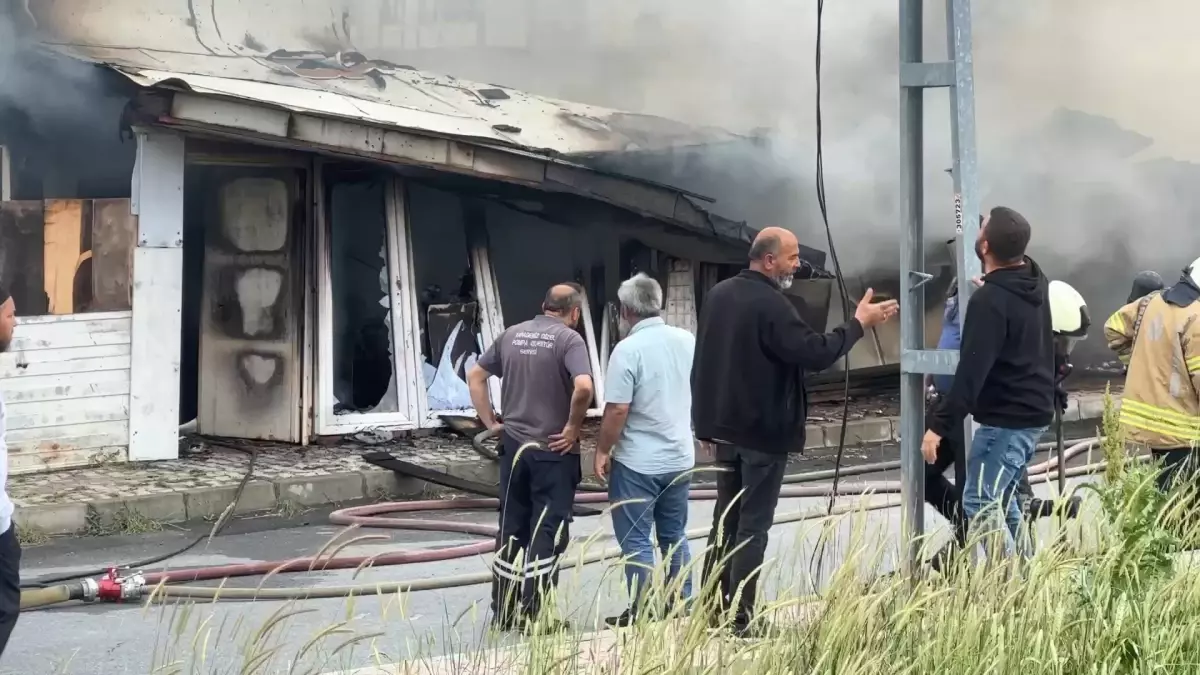 Hadımköy'de Kömürlükte Yangın