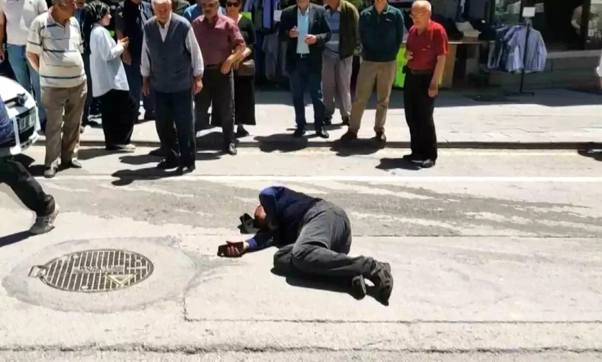 Aksaray'da Araç Önüne Atlayan Vatandaş Yaralandı