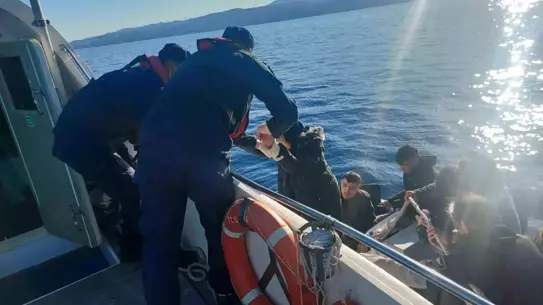 İzmir'de 67 Göçmen Kurtarıldı