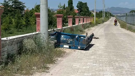 Uşak'ta Traktör ile Tren Çarpıştı