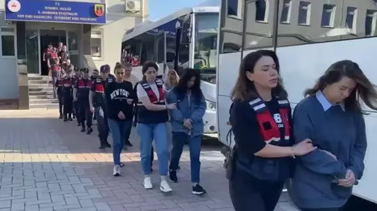 İBB'ye yönelik 3. dalga operasyonunda 13 kişi tutuklandı, 7 kişi adli kontrolle serbest kaldı.