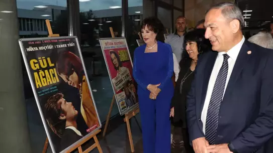 Hülya Koçyiğit, Öğrencilerle 'Gelin' Filminde Buluştu