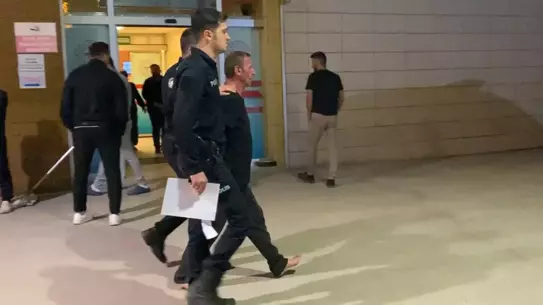 Bursa'da Baltalı Şüpheli Polise Saldırdı